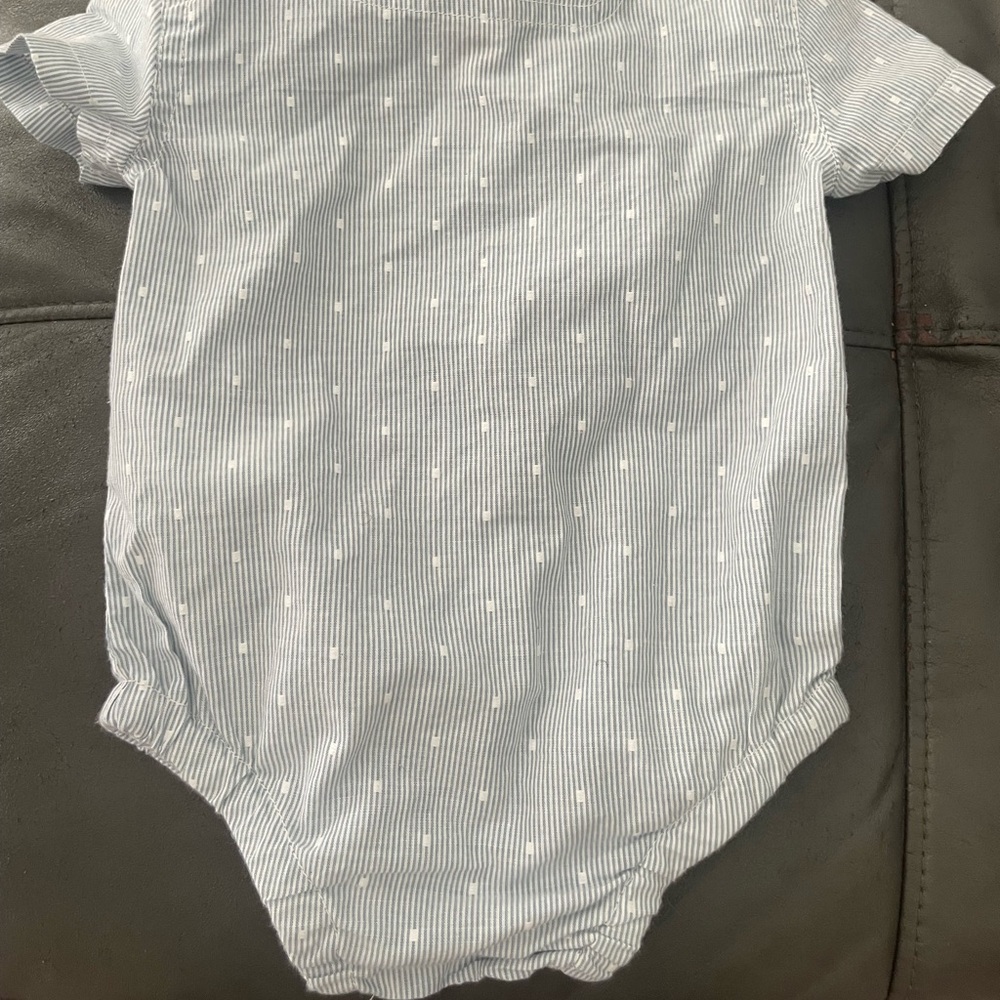 Tahari brand infant onesie and matching hat. New. Never worn. 3-6 months - Picture 5 of 7